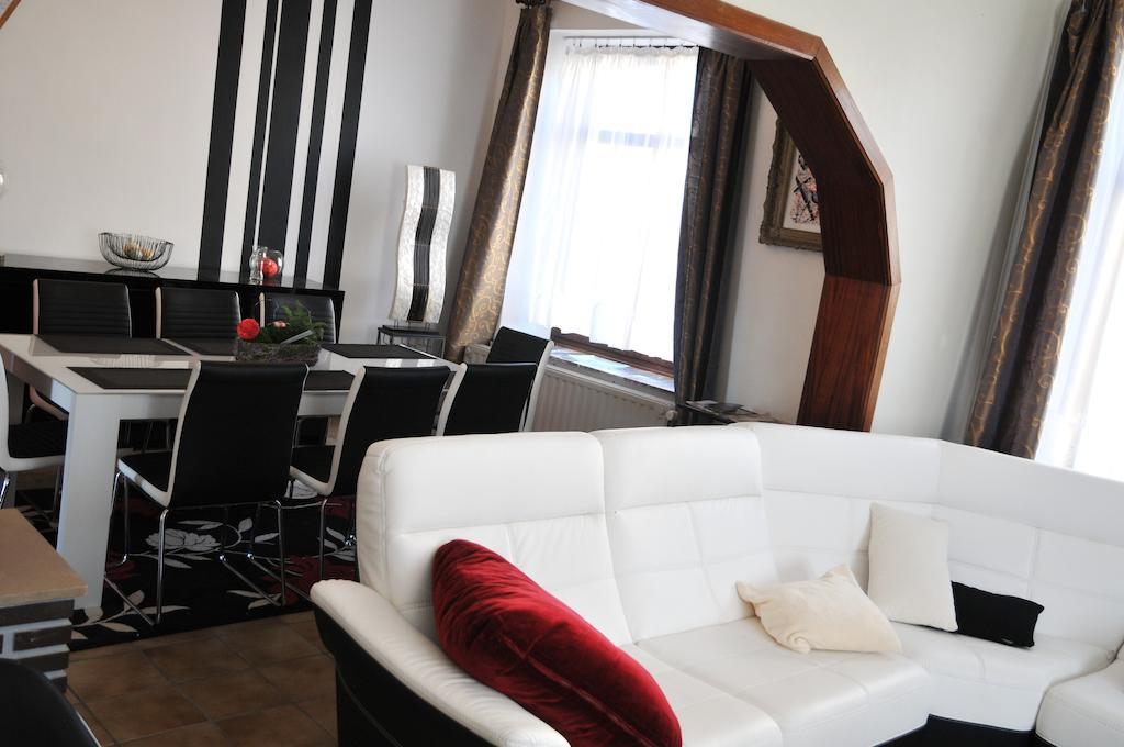Gite Stone Lodge Bourcy Екстериор снимка